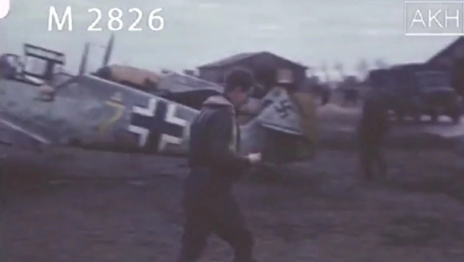 Bf 109 E, Oblt. Victor Bauer, Jagdgeschwader 3, III. Gruppe, 9. Staffel, Deutschland, gelbe 7, Desvres (Frankreich)