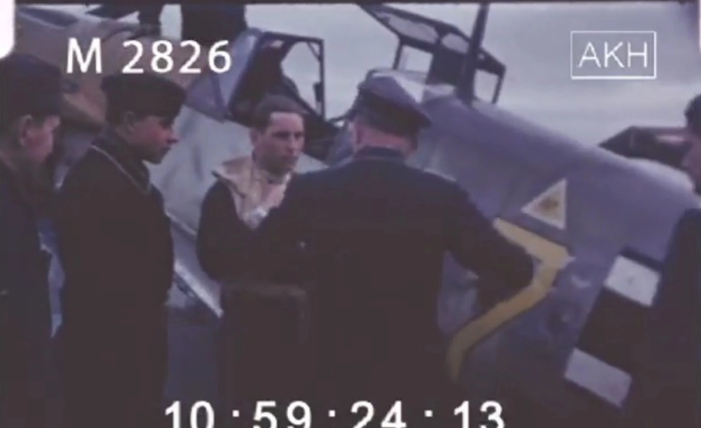 Bf 109 E, Oblt. Victor Bauer, Jagdgeschwader 3, III. Gruppe, 9. Staffel, Deutschland, gelbe 7, Desvres (Frankreich)