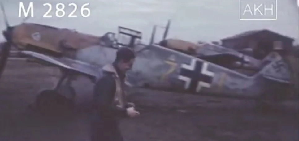 Bf 109 E, Oblt. Victor Bauer, Jagdgeschwader 3, III. Gruppe, 9. Staffel, Deutschland, gelbe 7, Desvres (Frankreich)