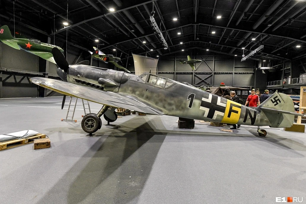 Bf 109 G-6, Deutschland, schwarze 1, W.Nr. 411 768, Moskau (Sowjetunion), Das Foto zeigt die restaurierte, ehemalige Maschine von Fw. Willi Schlammer v…