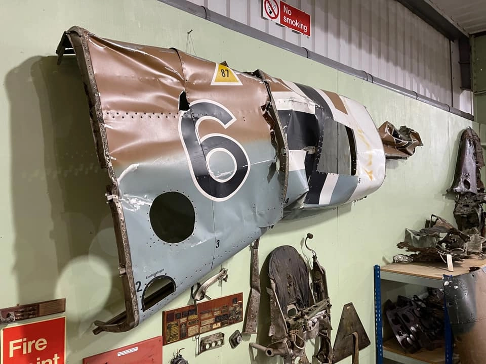 Bf 109 G-2 trop, Deutschland, schwarze 6, W.Nr. 10 639, Biggin Hill (England), Am 12.10.1997 kam es in Duxford zu dem Landeunfall mit Überschlag. Der Rumpf …