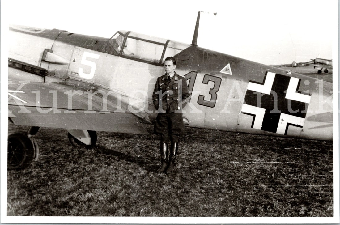 Bf 109 E-1, Trägergruppe 186, II. (J) Gruppe, 6. Staffel, Deutschland, gelbe 13, Trondheim-Vaernes (Norwegen), Beachte die zusätzliche "weisse 5" am Rumpf.