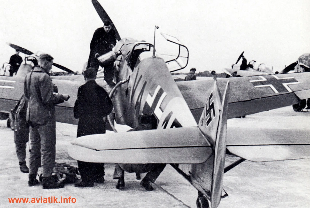 Bf 109 D-1, Jagdfliegerschule 1, Deutschland, schwarze 15, Werneuchen (Deutschland), Das Foto wurde bei einer Jagdfliegerschule in Werneuchen aufgenommen.
Beacht…