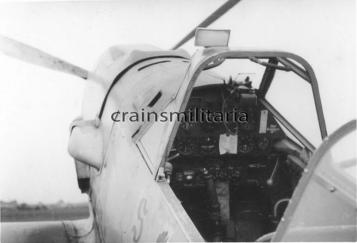 Bf 109 E-3, Jagdgeschwader 26, I. Gruppe, 1. Staffel, Deutschland, weisse 2, Antwerpen (Belgien), Das Foto wurde laut Angabe auf der Rückseite am 29.06.1940 bei  Montereau auf…