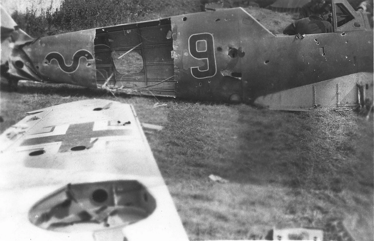 Bf 109 G-6/U4, Jagdgeschwader 27, III. Gruppe, 11. Staffel, Deutschland, schwarze 9, W.Nr. 441 744, Die Maschine ging am 31.07.1944 in Saint-Germain-d´Elle nahe Saint-Lô in der …