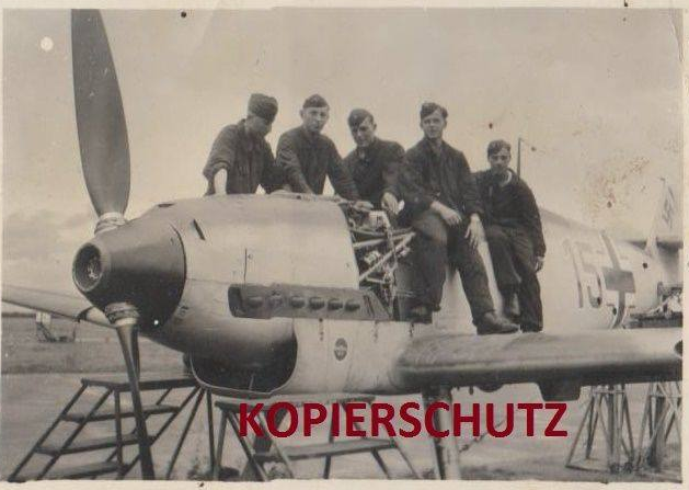 Bf 109 D-1, Deutschland, rote 15, Die Kennung könnte auch Schwarz sein.