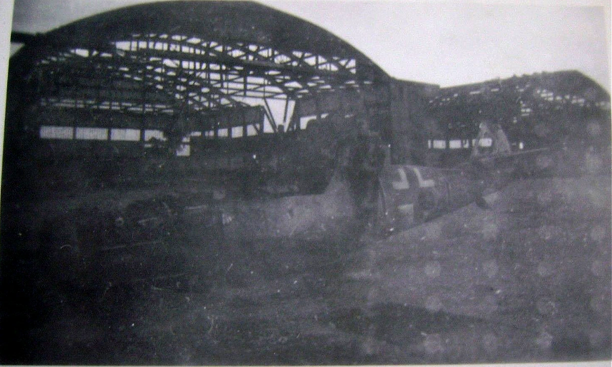 Bf 109 G-6/U4, Jagdgeschwader 26, III. Gruppe, Stab, Deutschland, schwarze 21, W.Nr. 440 726, Le Bourget (Frankreich)