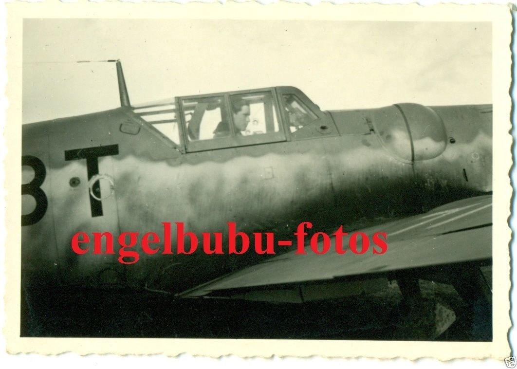 Bf 109 G-6, Deutschland, Stammkennzeichen, Die Maschine hat bereits den Galland-Kopfpanzer.
