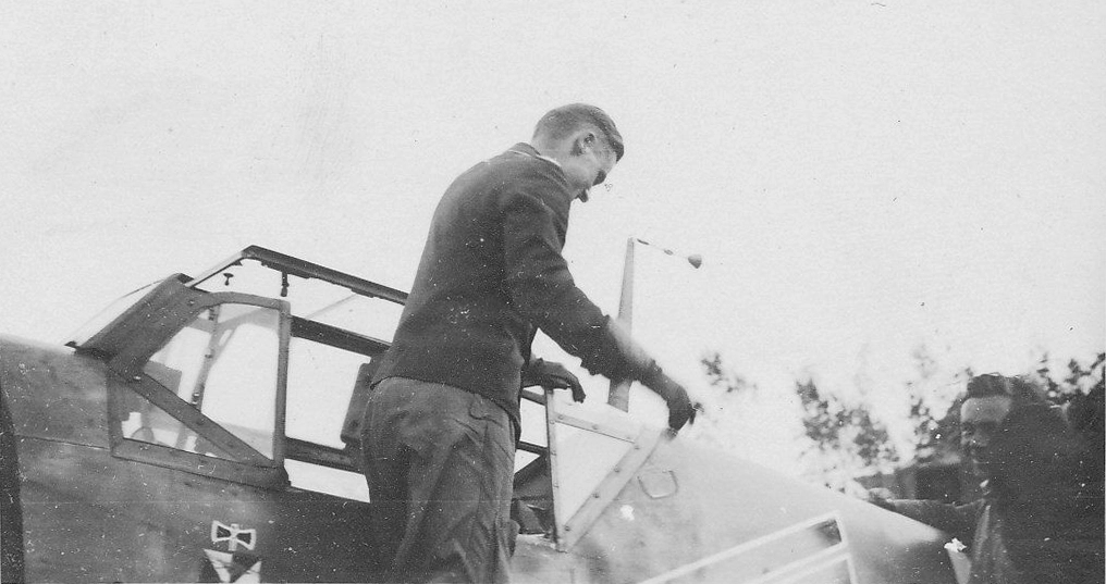 Bf 109 F-2, unbek. Günther "Franzl" Lützow, Jagdgeschwader 3, Stab, Deutschland, Dreifachwinkel