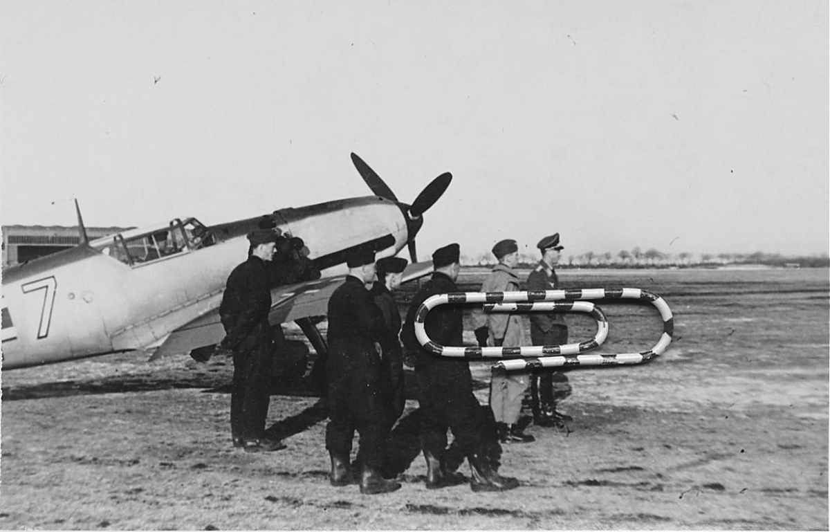 Bf 109 E, Deutschland, weisse 7, Die Kennung könnte auch Gelb sein.
