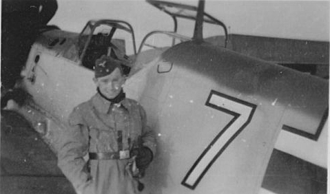 Bf 109 E, Deutschland, weisse 7, Die Kennung könnte auch Gelb sein.