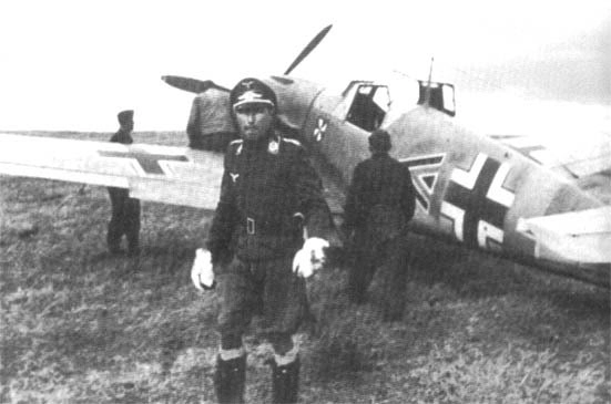 Bf 109 F-4, Hptm. Gordon "Mac" Gollob, Jagdgeschwader 3, II. Gruppe, Stab, Deutschland, Winkel Dreieck