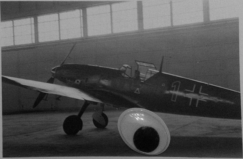 Bf 109 B-2, Deutschland, rote 1, Die Version ist eine Vermutung.