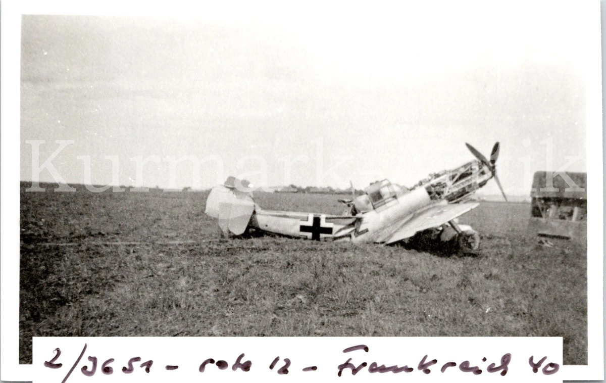 Bf 109 E, Jagdgeschwader 51, I. Gruppe, 2. Staffel, Deutschland, rote 12, Ob die Angaben stimmen? Es könnte auch eine "gelbe 2" sein.