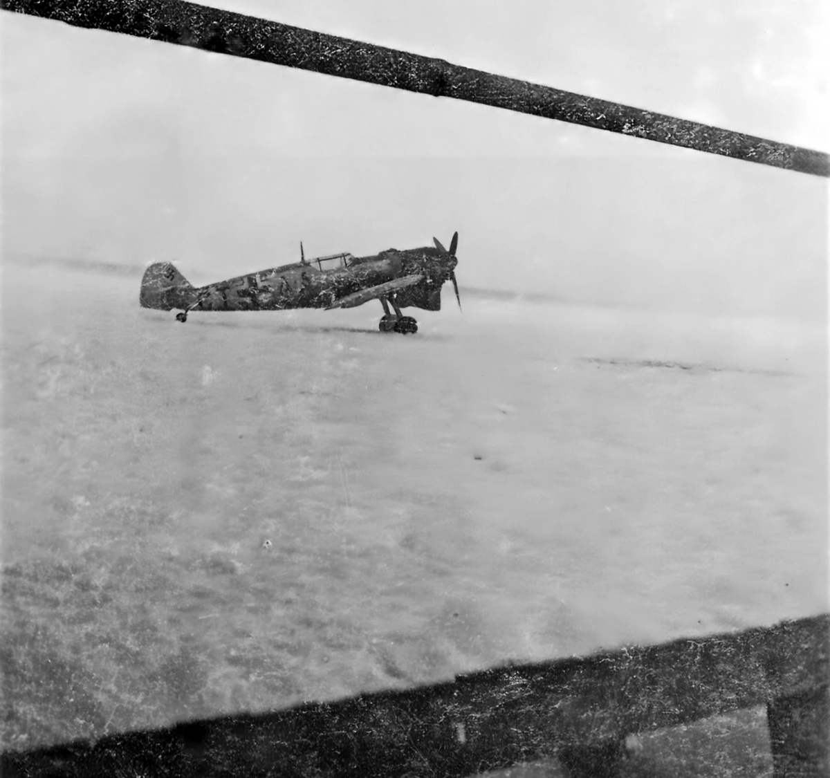 Bf 109 E-1, Deutschland, Stammkennzeichen, Notlandung auf einem zugefrorenen See.