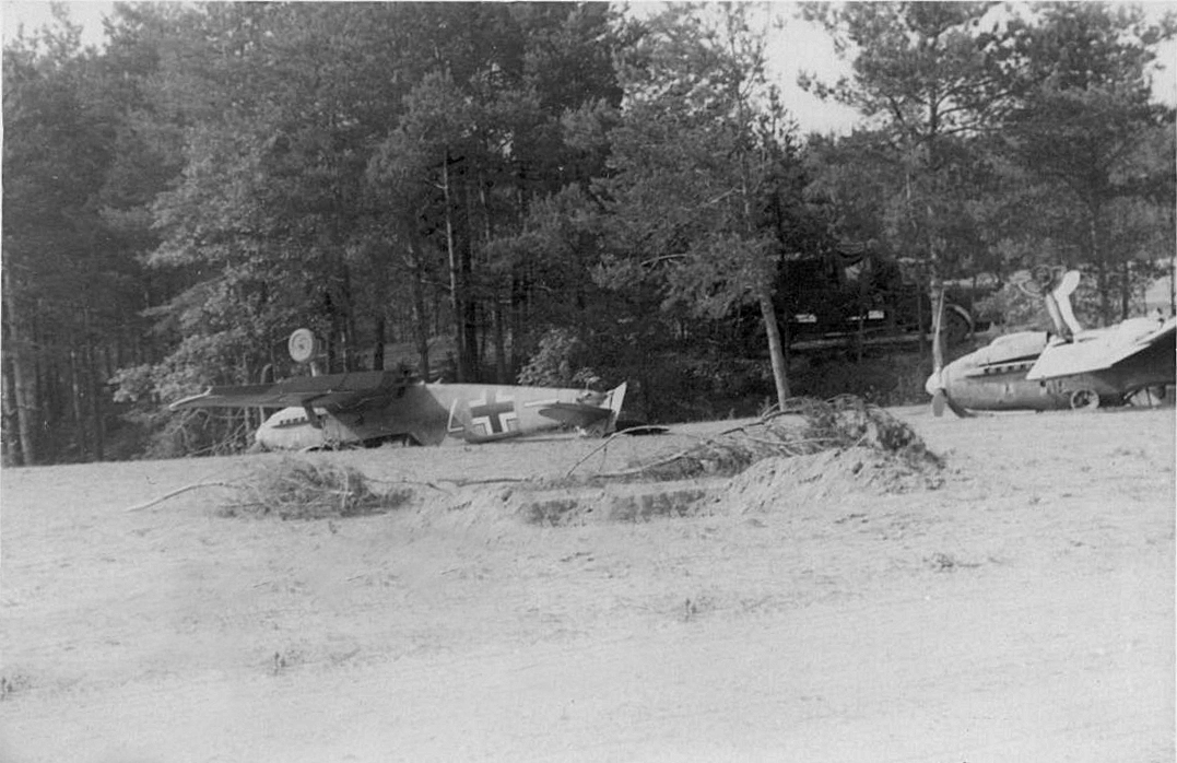 Bf 109 E, II. Gruppe, 4. Staffel, Deutschland, weisse 7, Möglicherweise zwei Maschinen von der II./JG 27.