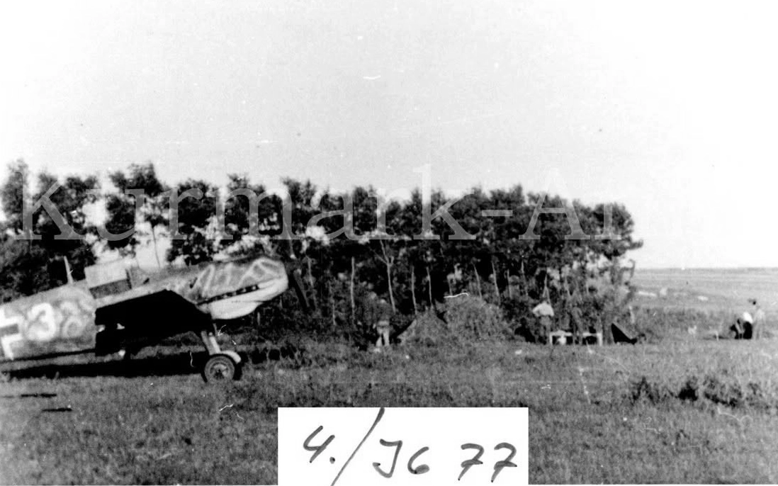Bf 109 E, Jagdgeschwader 77, II. Gruppe, 4. Staffel, Deutschland, weisse 3, Siehe auch:
[thumb]3145[/thumb]