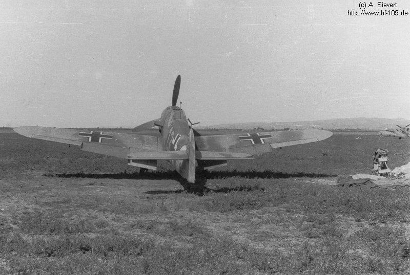 Bf 109 F-4, Jagdgeschwader 52, III. Gruppe, 9. Staffel, Deutschland, gelbe 13, Die Aufnahmen müssten entweder auf dem Fliegerhorst in Crailsheim oder in Nür…