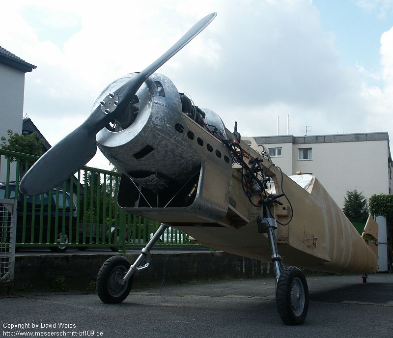 Bf 109 V7, Leverkusen (Deutschland), Messerschmitt Bf 109 V7 Replikat in 80% der Originalgrösse.