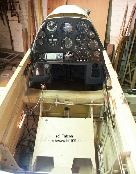 Bf 109 V7, Leverkusen (Deutschland), Messerschmitt Bf 109 V7 Replikat in 80% der Originalgrösse.

Das Cockpit ni…