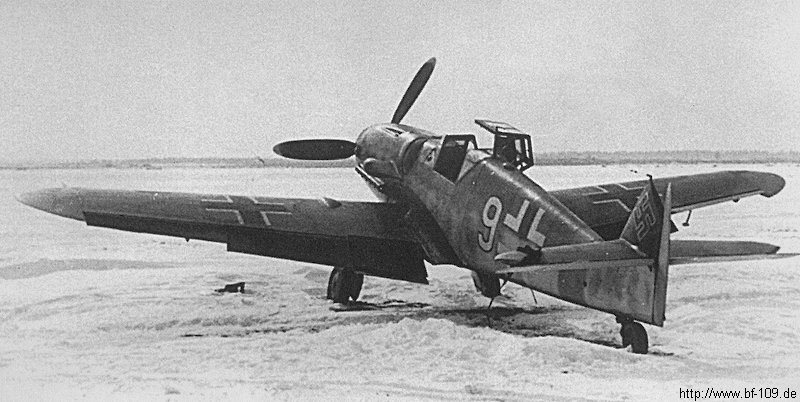 Bf 109 G-6/R1, Lt. Günther Josten, Jagdgeschwader 51, I. Gruppe, 1. Staffel, Deutschland, weisse 9, Das Foto wurde im Frühjahr 1944 in Bobruisk aufgenommen. Die Maschine war mit…