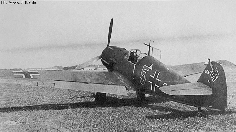Bf 109 E-3, Jagdgeschwader 77, I. Gruppe, 2. Staffel, Deutschland, rote 5, W.Nr. 963, Juliusburg (Deutschland), Juliusburg im September 1939.