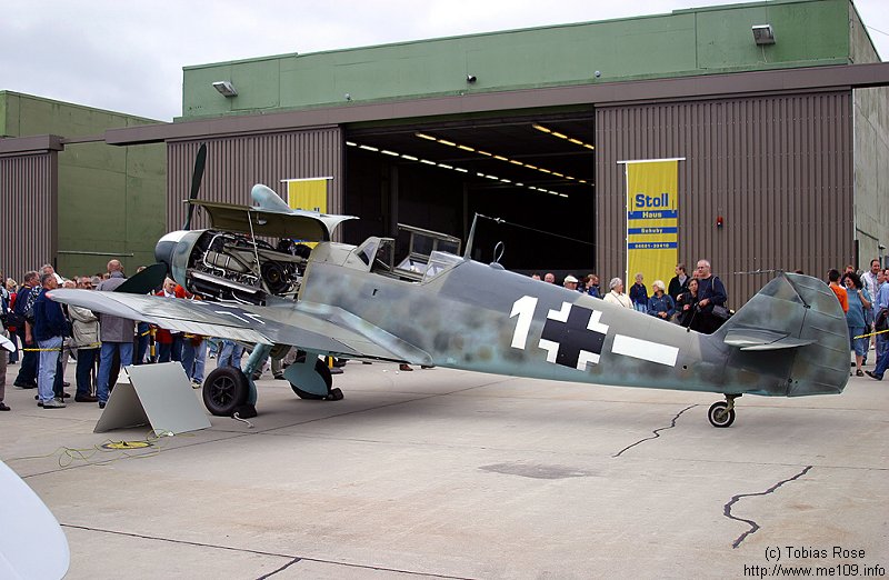 Bf 109 G-2, Deutschland, weisse 1, W.Nr. 54, Eggebek (Deutschland), Diese als H.A. 1109 K-1-L in Spanien gebaute Maschine wurde 1995 zu einer Bf …