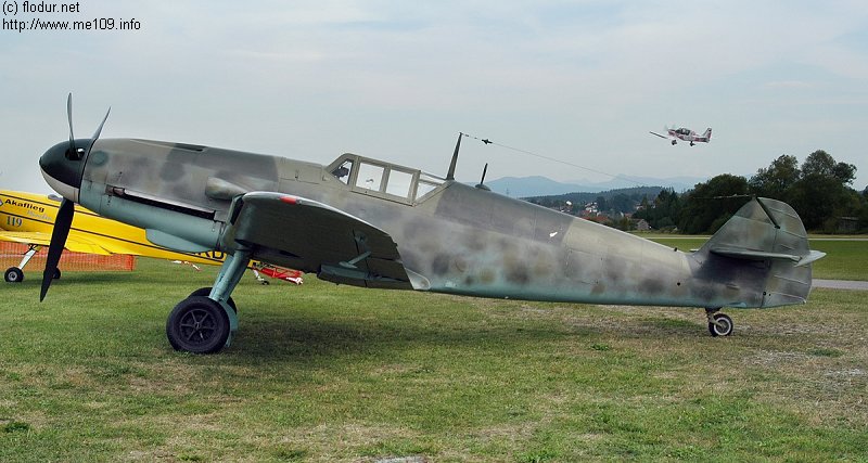 Bf 109 G-2, keine, W.Nr. 54, Königsdorf (Deutschland), Man erkennt noch schwach die zurvor aufgeklebten Kennungen ("weisse 1", Balke…