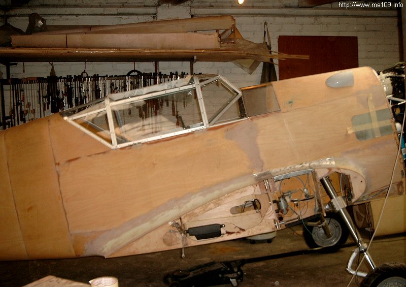 Bf 109 V7, Deutschland, Leverkusen (Deutschland), Messerschmitt Bf 109 V7 Replikat in 80% der Originalgrösse.

Der hintere Te…