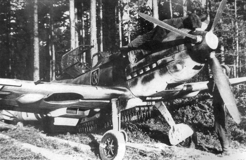 Bf 109 E-3/B, Lehrgeschwader 2, II. (S) Gruppe, Deutschland, Berzniki (Polen), Unter der Maschine hängen SD-2 Bomben welche gegen Infanterie verwendet wurde…