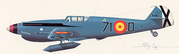 Hispano Aviacion H.A. 1112 M-1-L, Maj. Isidro Comas "Bobito" Altadill, Ala 7 de Cazabombardeo, 71. Escuadrón, Spanien, 71-0, W.Nr. 133, Der Behälter unterhalb der Maschine war ein Zusatztank für lange Überführungs…