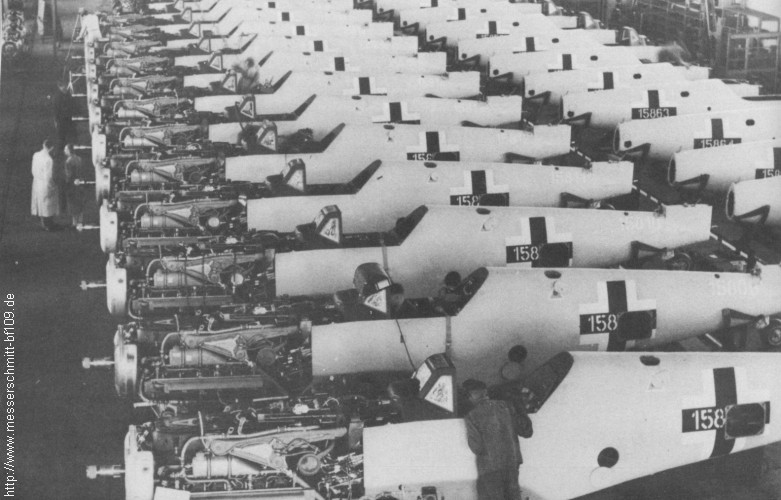 Bf 109 G-6, Deutschland, keine, W.Nr. 15 863, Leipzig (Deutschland), Halle der Erla-Fertigung vom Juli 1943 (möglicherweise U2), die Werknummern b…