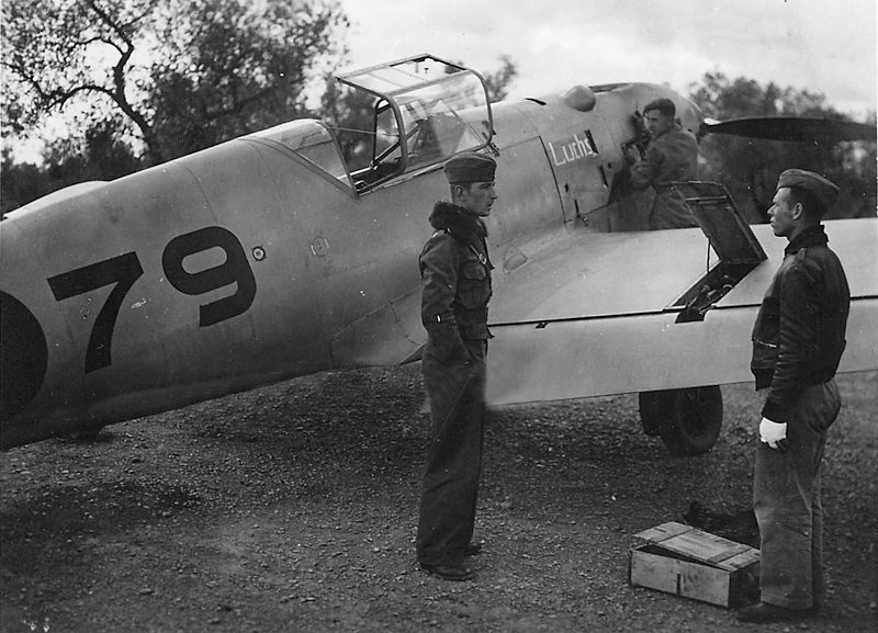 Bf 109 D-1, Hptm. Werner "Vati" Mölders, Legion Condor, Jagdgruppe 88, 3. Staffel, Spanien, 6-79, W.Nr. 655, An der Tragfläche ist die geöffnete Zugangsklappe für das MG 17 zu erkennen.…