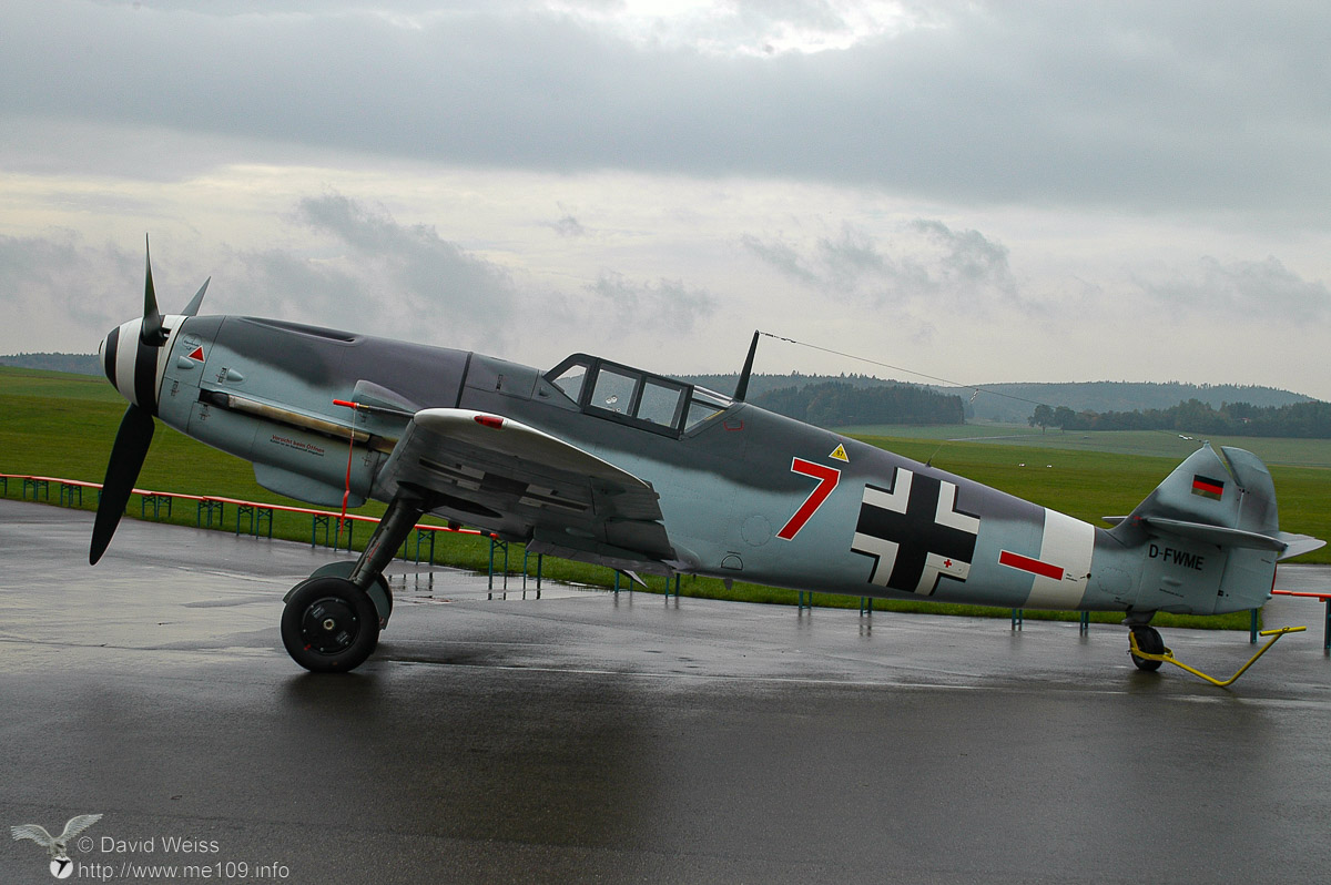 Bf 109 G-4, Deutschland, rote 7, W.Nr. 139, Albstadt-Degerfeld (Deutschland), Offizielle Vorstellung am 08.10.2004 auf dem Flugplatz Albstadt/Degerfeld der…