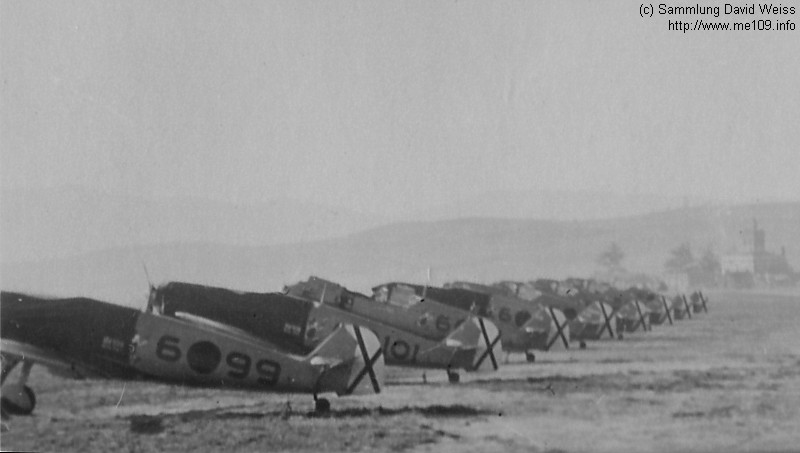 Bf 109 E-3, Legion Condor, Jagdgruppe 88, 3. Staffel, Spanien, 6-101, In einer Reihe abgestellte Maschinen der 3. Staffel der Jagdgruppe 88 in Span…
