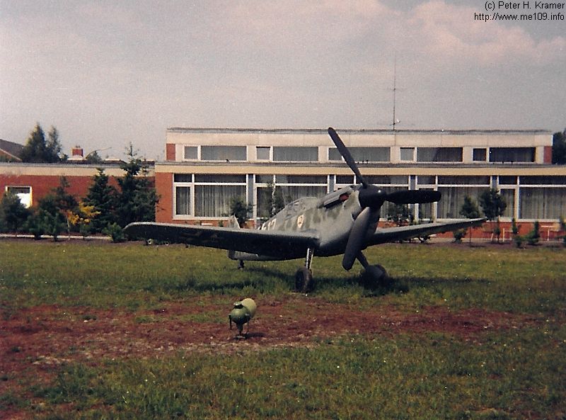 Hispano Aviacion H.A. 1112 M-1-L, Deutschland, weisse 12, W.Nr. 194, Wittmund (Deutschland), Das Foto wurde entweder am 1.Mai oder zu Pfingsten 1974 aufgenommen. Im Hinte…