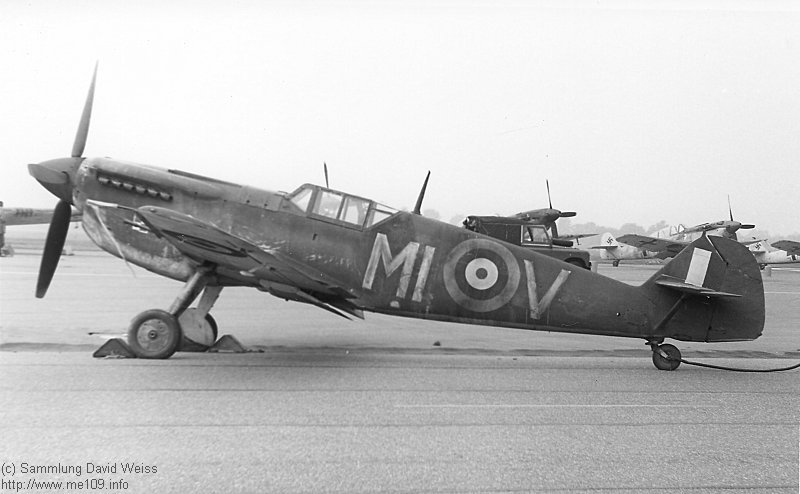 Hispano Aviacion H.A. 1112 M-1-L, England, MI-V, W.Nr. 171, Diese Maschine wurde für Aufnahmen für den Film "Battle of Britain" mit einer…