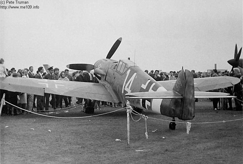 Bf 109 G-2 trop, Deutschland, weisse 14, W.Nr. 10 639, Finningley (England), Bei der Maschine handelt es sich um die ehemalige "schwarze 6" vom JG 77.
Si…