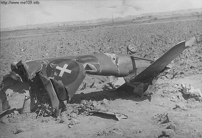 Bf 109 B-2, Lt. Fritz Awe, Legion Condor, Jagdgruppe 88, 1. Staffel, Spanien, 6-20, Zaragoza (Spanien), Schwerer Bruch einer Bf 109.

Der angegebene Pilot starb am 04.03.1938 bei …