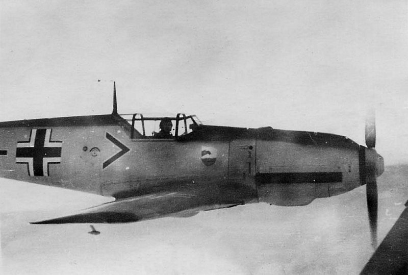 Bf 109 E-3, Lt. Horst Carganico, Jagdgeschwader 77, II. Gruppe, Stab, Deutschland, Winkel, Der Adjutant vom Gruppenstab II./JG 77 über den Wolken.