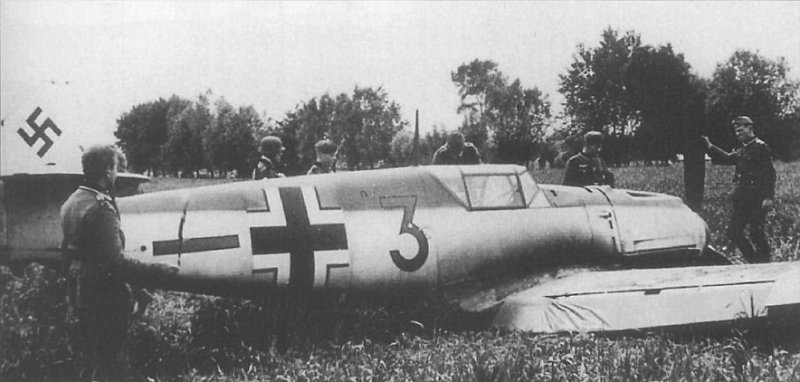 Bf 109 E-1, Jagdgeschwader 3, II. Gruppe, 6. Staffel, Deutschland, gelbe 3, Langemark (Belgien), Bruchlandung bei Langemark.