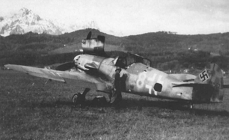 Bf 109 G-10, Uffz. Jochen Stiege, Jagdgeschwader 300, III. Gruppe, 9. Staffel, Deutschland, gelbe 8, W.Nr. 151 562, Ainring (Deutschland), Angaben zur Staffel und Piloten stammen aus [fn=Seite 72]213[/fn].
Die Masch…