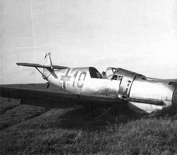 Bf 109 E-1, Jagdgeschwader 3, I. Gruppe, 2. Staffel, Deutschland, rote 10, Siehe auch:
[thumb]3087[/thumb]