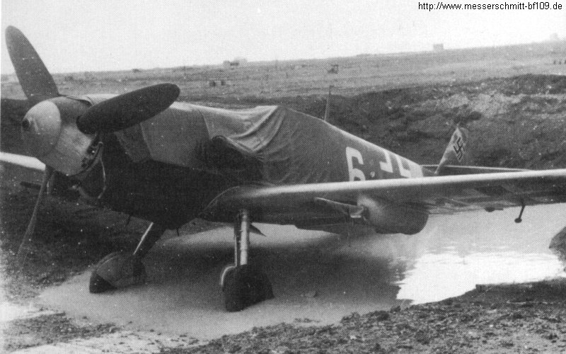 Bf 109 G-2/R6, Jagdgeschwader 3, II. Gruppe, 4. Staffel, Deutschland, weisse 6, Laut Quelle eine G-6.