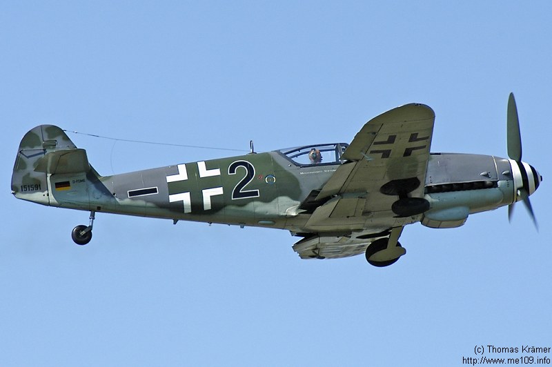 Bf 109 G-10, Walter Eichhorn, Deutschland, schwarze 2, W.Nr. 213, Manching (Deutschland), Das Foto wurde 2006 in Manching aufgenommen. Die Maschine fährt gerade nach d…
