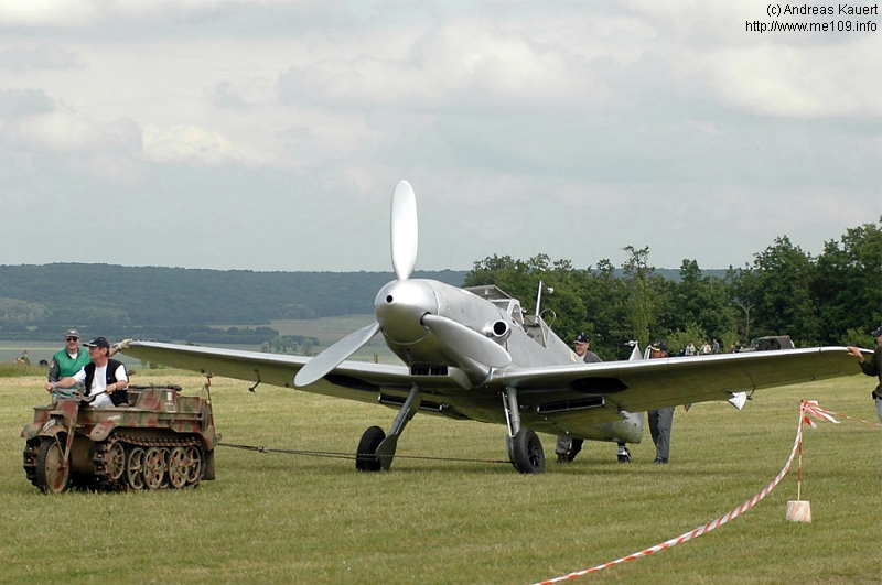 Bf 109 G-2, keine, W.Nr. 54, La Ferté-Alais (Frankreich), Diese als H.A. 1109 K-1-L in Spanien gebaute Maschine wurde 1995 zu einer Bf …