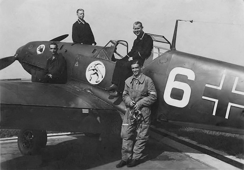 Bf 109 D-1, Zerstörergeschwader 2, I. Gruppe, 1. Staffel, Deutschland, weisse 6, Das Foto hat auf der Rückseite eine Widmung des Flugzeugführers an seinen 1. …