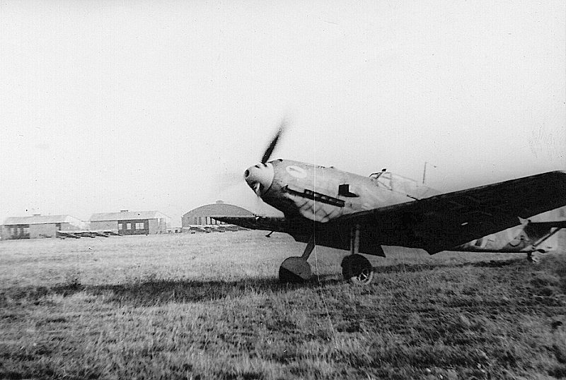 Bf 109 E, Jagdgeschwader 52, III. Gruppe, Deutschland, Die Maschine trägt das ab August 1940 eingeführte Gruppenzeichen, den "Winter…