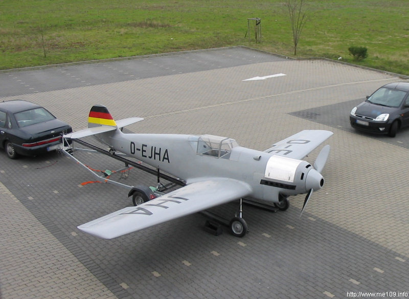 Bf 109 V7, Deutschland, D-EJHA, Messerschmitt Bf 109 V7 Replikat in 80% der Originalgrösse aus Holz.

Die M…