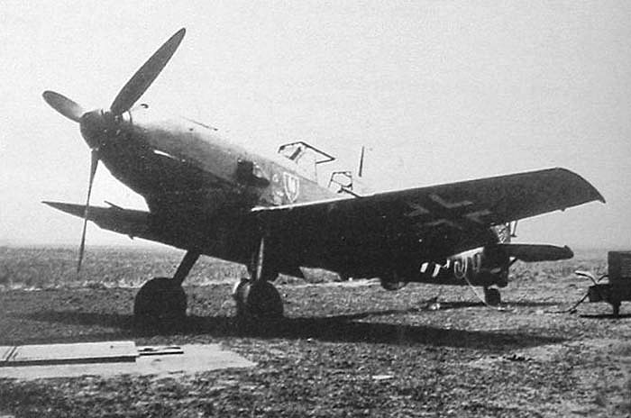 Bf 109 E, Nachtjagdgeschwader 1, III. Gruppe, 10. Staffel, Deutschland, G9+JV, Eine für die Nachtjagd modifizierte Emil mit schwarzem Anstrich und dem [fg]1…